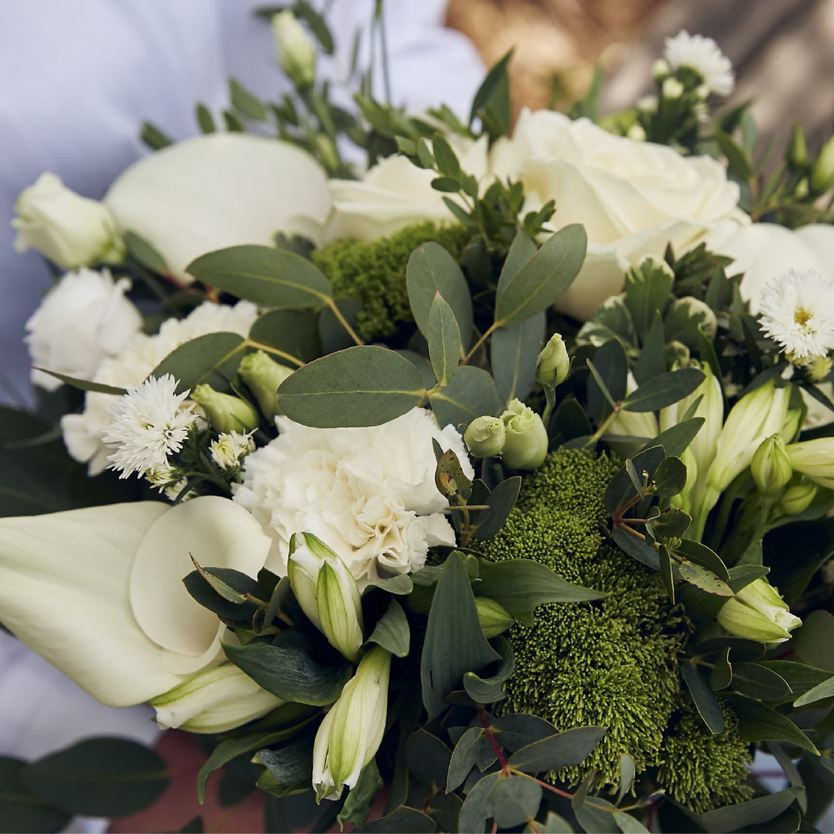 Bouquet de fleurs variées aux teintes blanches livraison Paris