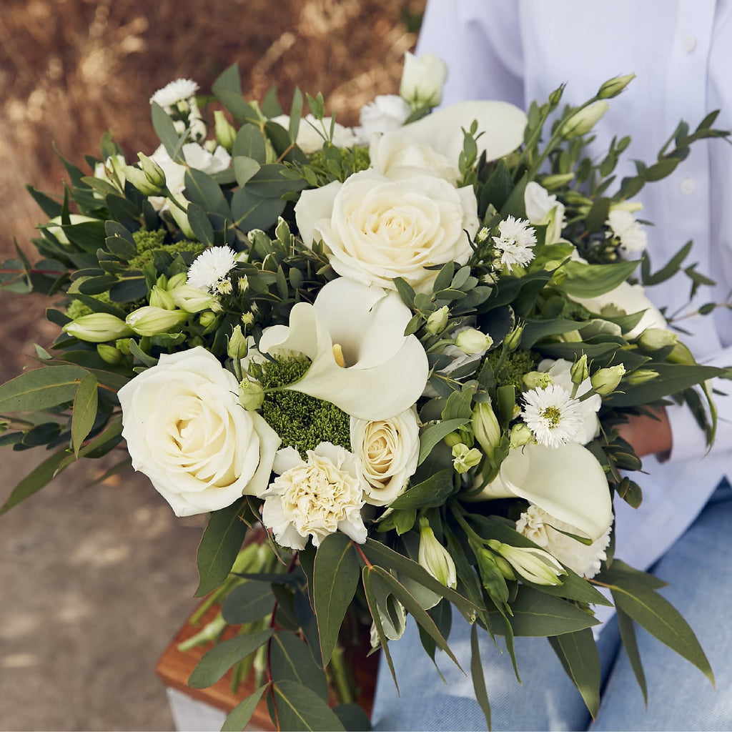 Bouquet de fleurs variées aux teintes blanches livraison Paris
