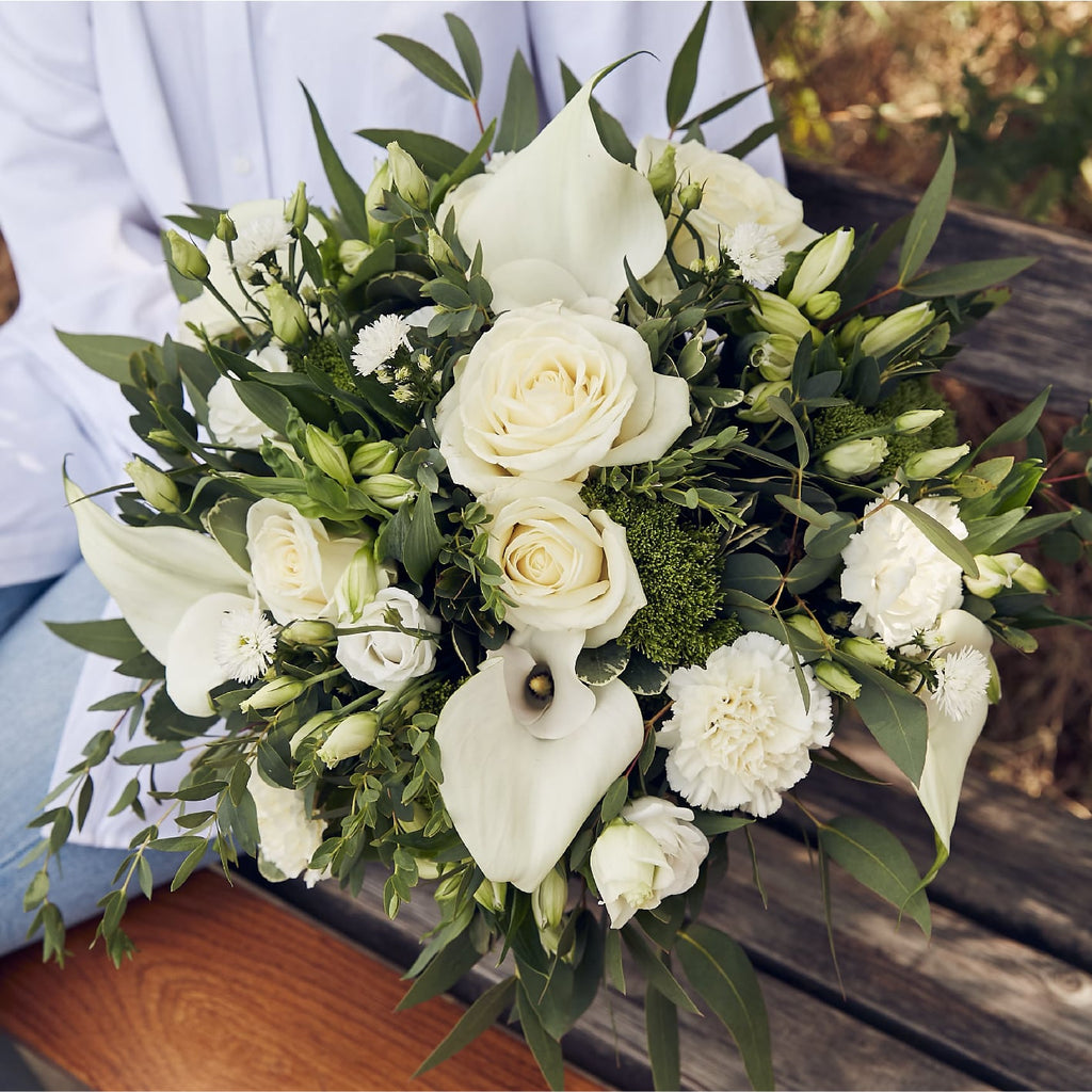 Bouquet de fleurs variées aux teintes blanches livraison Paris